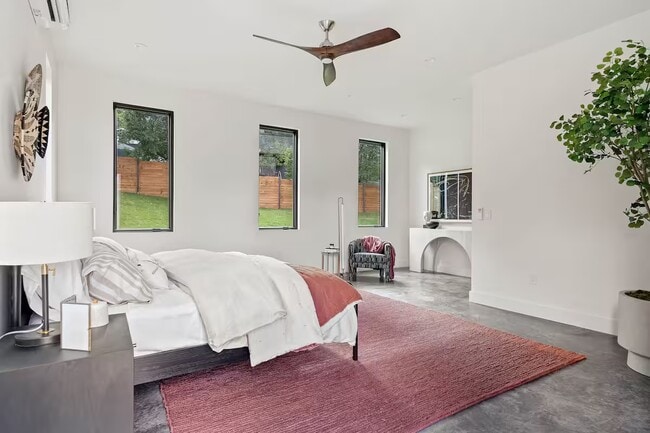 Building Photo - 2109 Barton Hills Dr