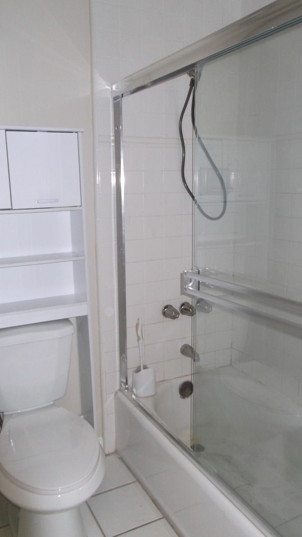 Building Photo - Stunning Updated & Spacious 3-Level Townho...