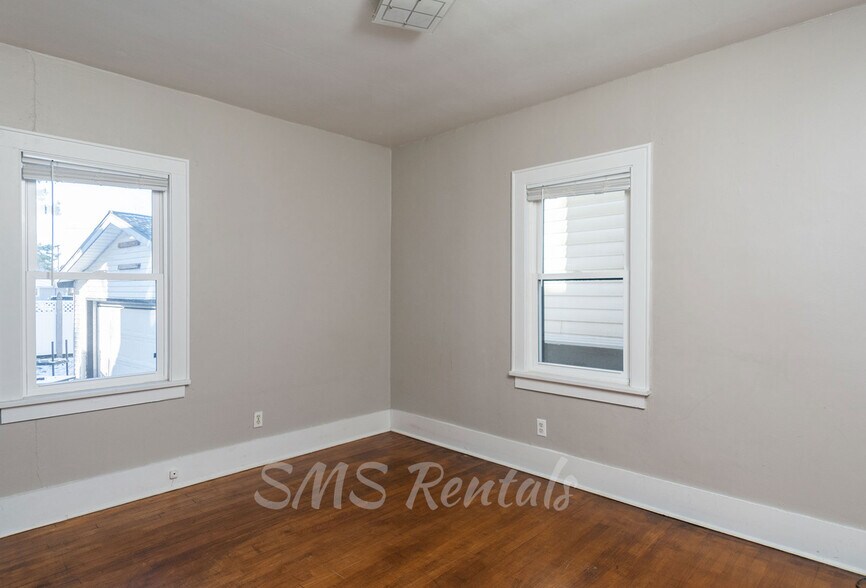 Building Photo - 319 Fink St