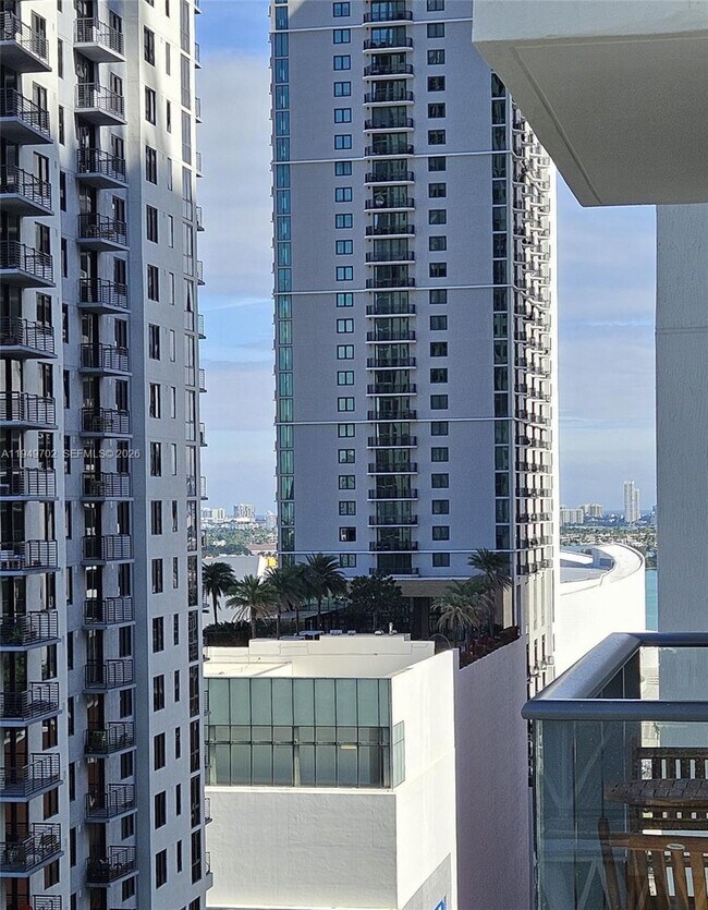 Building Photo - 601 N Miami Ave