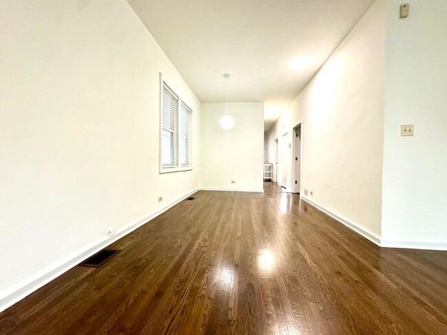 Building Photo - 1526 N Artesian Ave