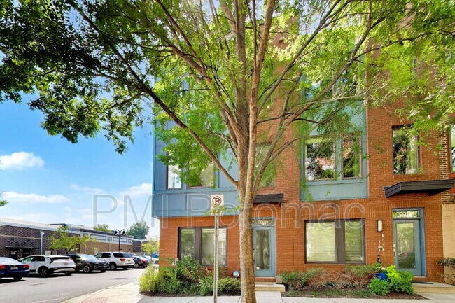 Building Photo - 5600 45th Ave
