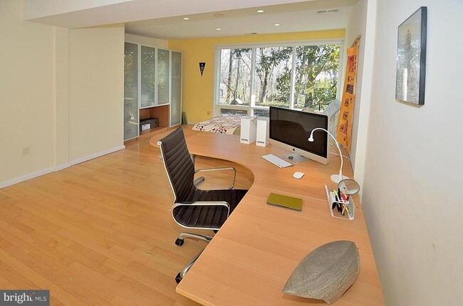 Building Photo - 2227 Glasgow Rd