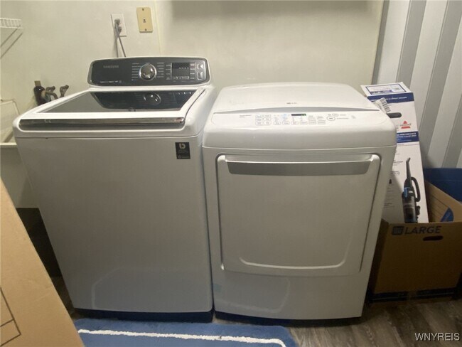 Building Photo - 36 Altair Dr