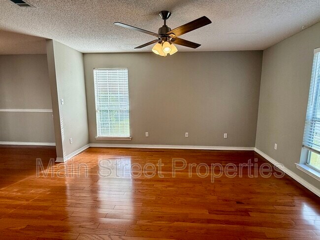 Building Photo - 2121 Pin High Dr