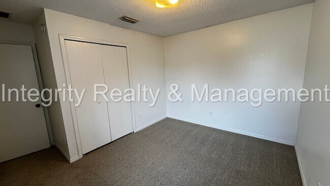 Building Photo - 4745 Playschool Dr