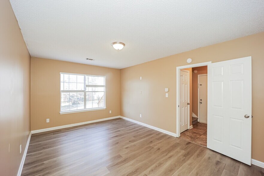 Building Photo - 5748 Chisolm Trail