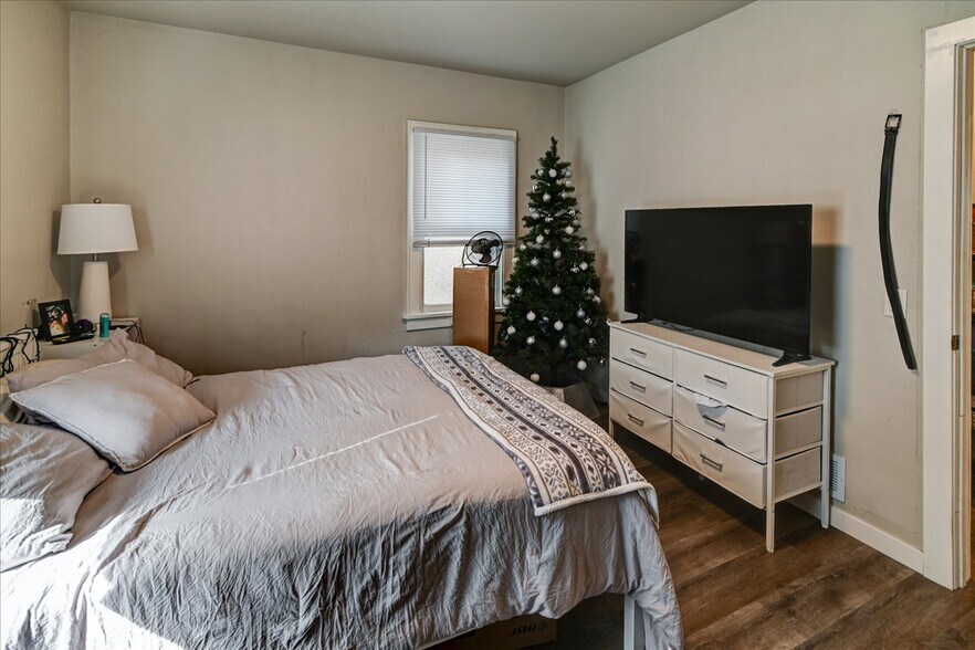 Building Photo - 205 S Fair Oaks Ave