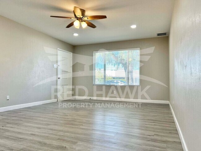 Building Photo - 117 W Del Rio Dr