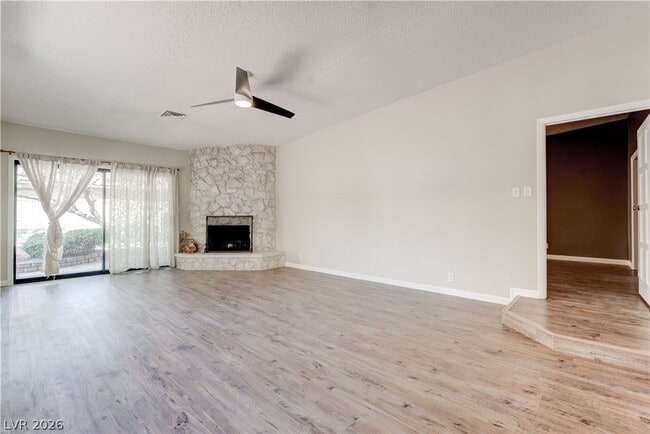 Building Photo - 2204 Plaza Del Robles