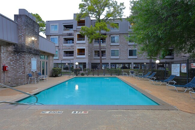 Building Photo - 2213 S Braeswood Blvd