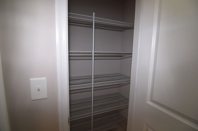 Building Photo - One Story Living 3 Bedroom 2 Bath Home