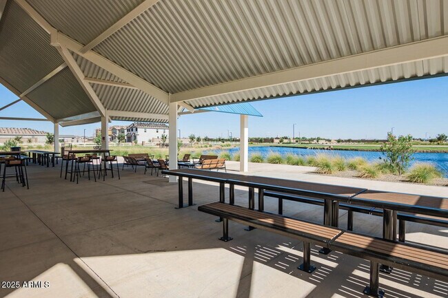 Building Photo - 2968 E Lucky Horseshoe Ln