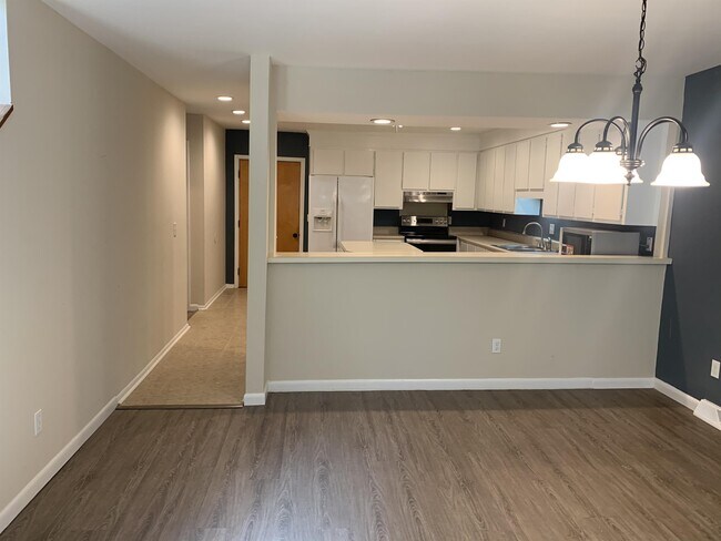 Building Photo - 43 Arabian Dr