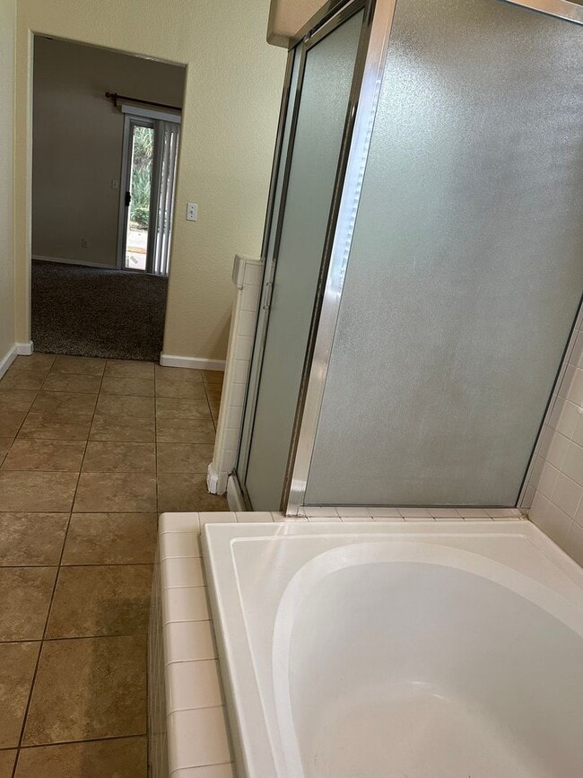 Building Photo - 3/2 Granville in NW Fresno. 3 car garage a...