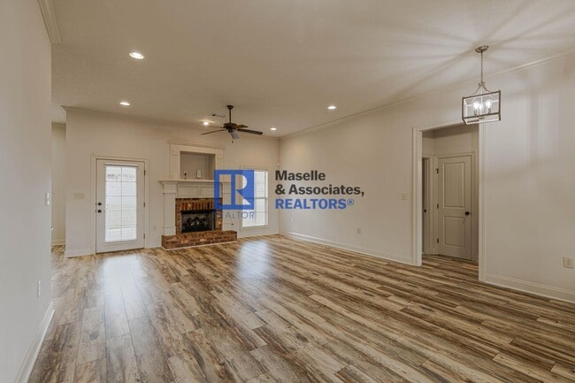 Building Photo - 3 Bed/2 Bath Home in Germantown School District