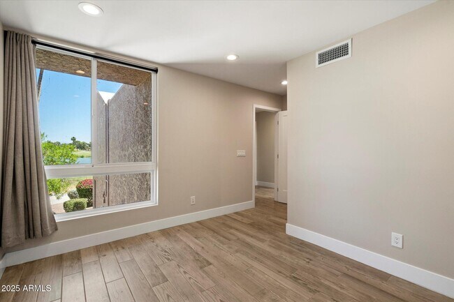 Building Photo - 7401 N Scottsdale Rd