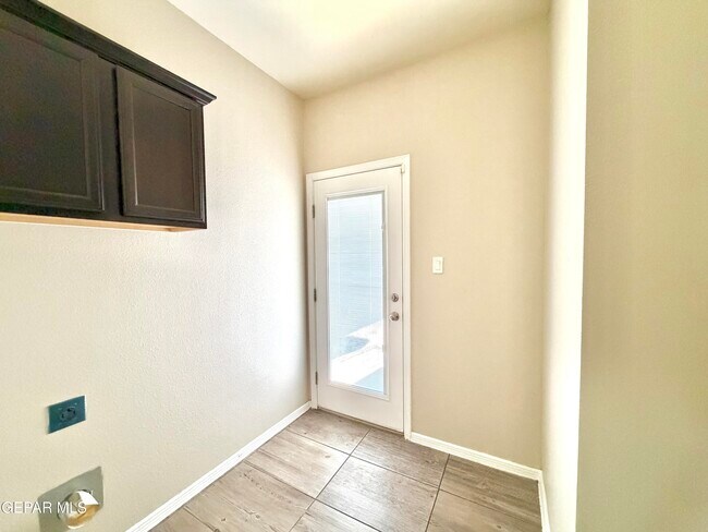 Building Photo - 11145 Eleanor Coldwell Ln