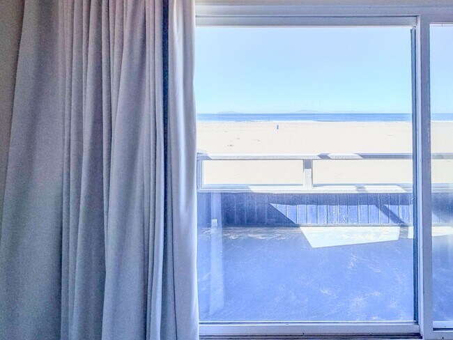 Building Photo - Stunning Oceanfront 3 Bed 3 Bed | Hollywoo...