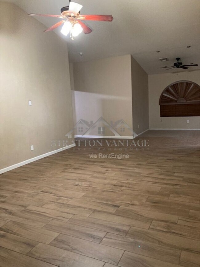 Building Photo - 4445 E Amarillo Dr