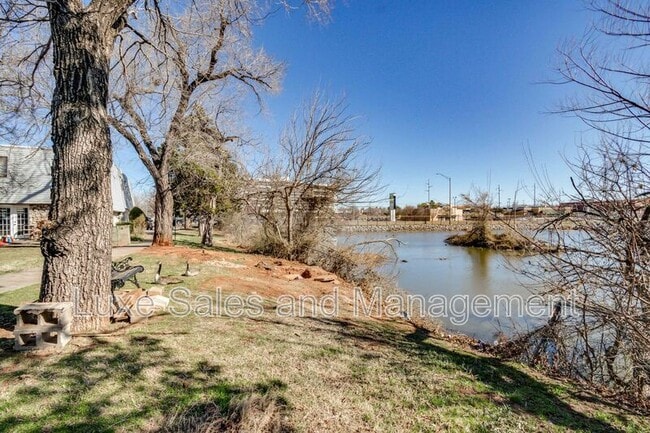 Building Photo - 6048 NW Expressway