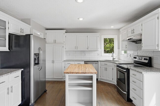 Building Photo - 14241 W 128th St