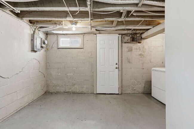 Building Photo - 3482 Dunhaven Rd