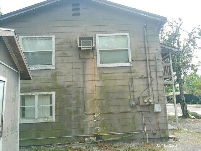 Building Photo - 808 S Central Ave