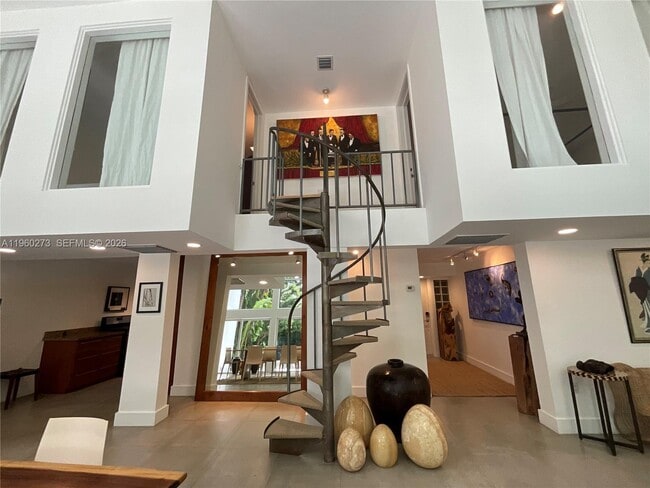 Building Photo - 2485 Inagua Ave