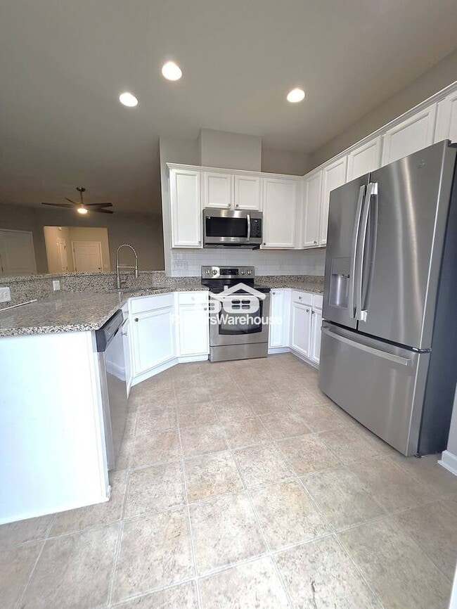 Building Photo - Beautiful 3-bedroom townhome in North Rale...