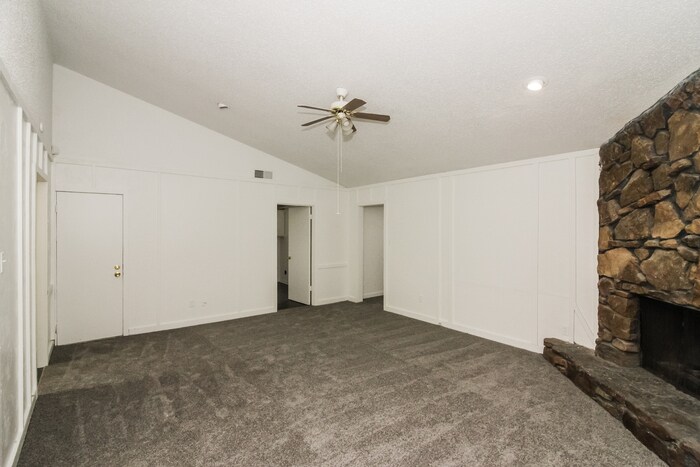 Building Photo - 6218 Ridgeline Dr