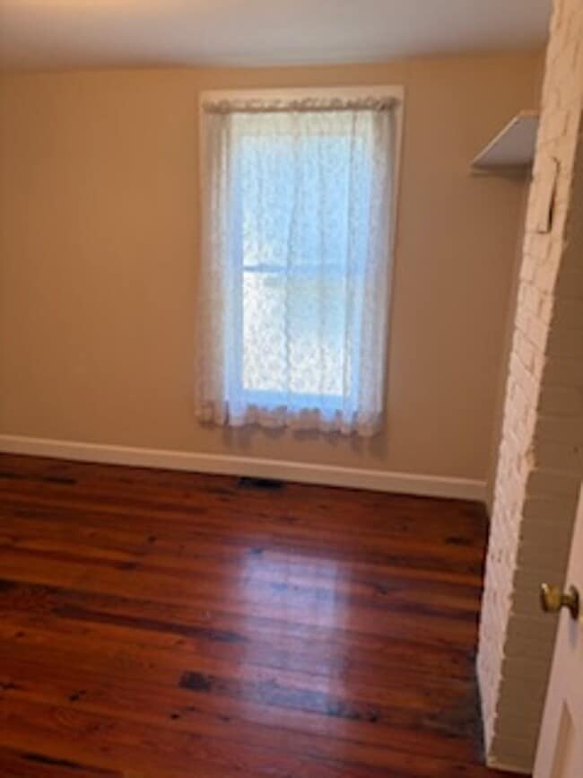 Building Photo - Charming 3-Bedroom Home with Spacious Yard...