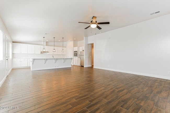 Building Photo - 807 W Buist Ave