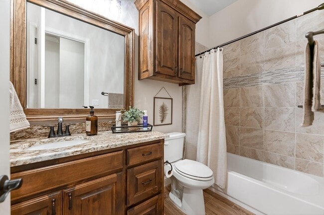 Building Photo - 1300 Highland Park Cir