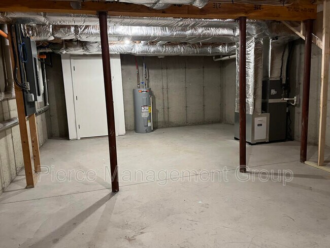 Building Photo - 6-21 Clarendon Way