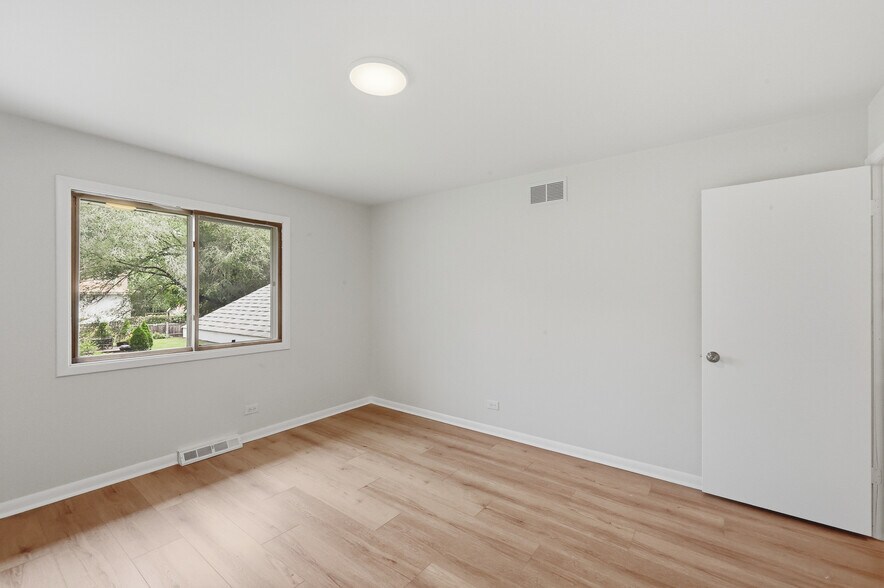 Building Photo - 849 Pear Tree Ln