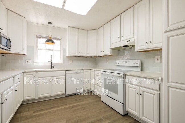 Building Photo - 480 Debra Dr