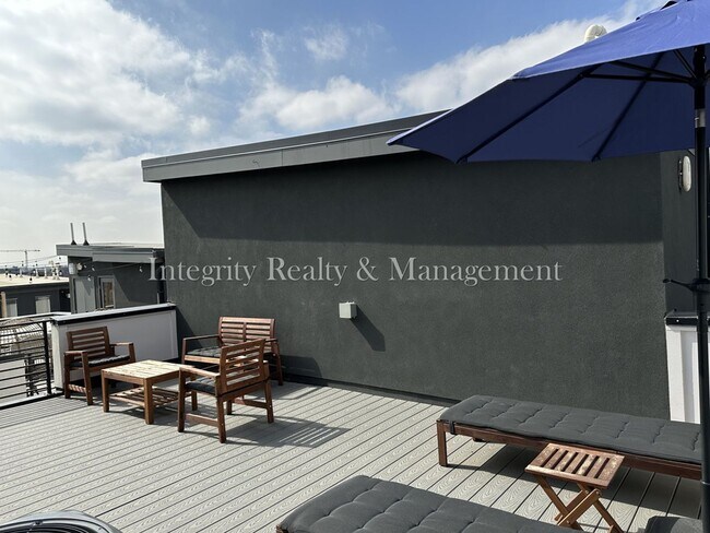 Building Photo - 2939 W 23rd Ave