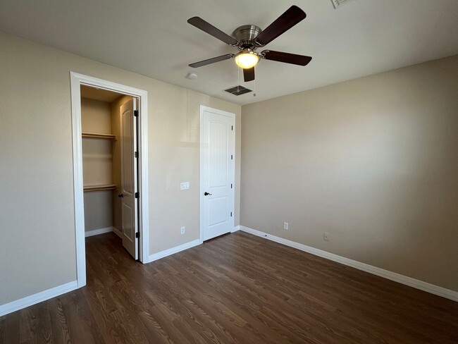 Building Photo - 5 Bedroom Home in the Montelena Neighborho...