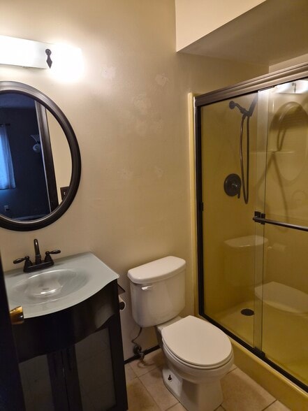 Master Bath - 1600 Northbrook Dr