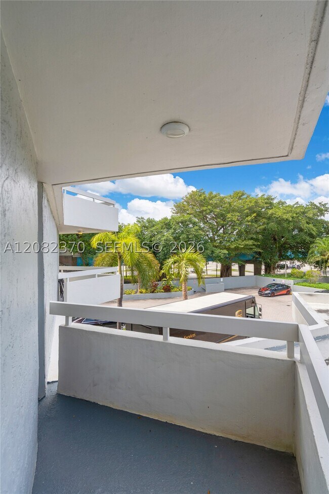 Building Photo - 2501 Brickell Ave