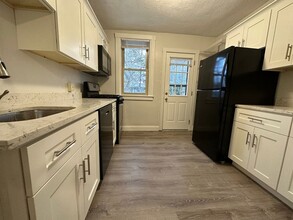 Building Photo - Outstanding 3BR Townhome with Lots of Outdoor Space! Give Us a Call for a Tour!