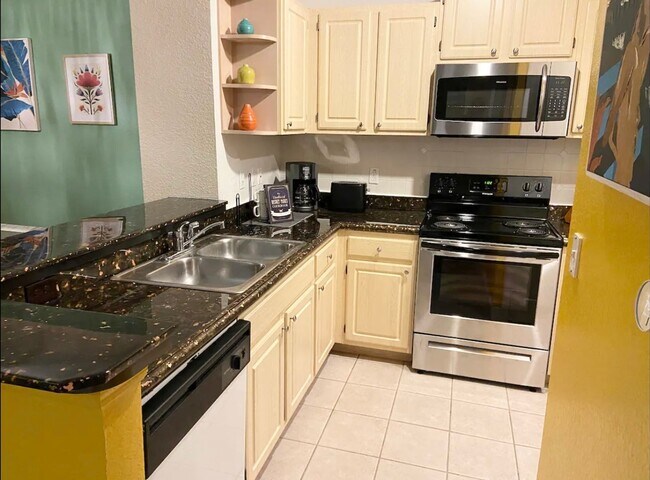 Building Photo - 2 Bedroom 2 Bath Condo For Rent in Kissimm...