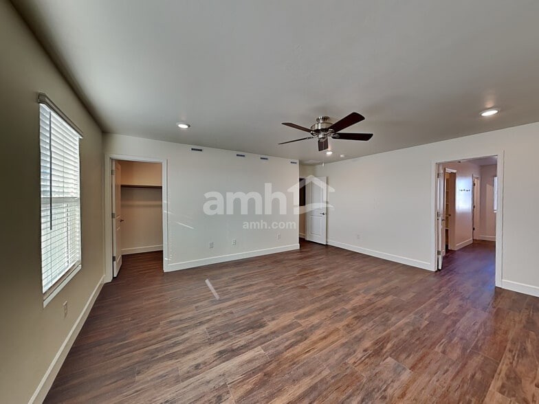 Building Photo - 239 Marshland Ct