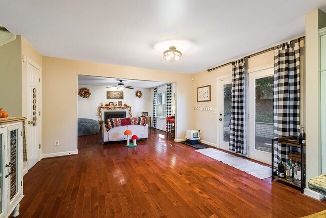 Building Photo - 1141 Decca Dr