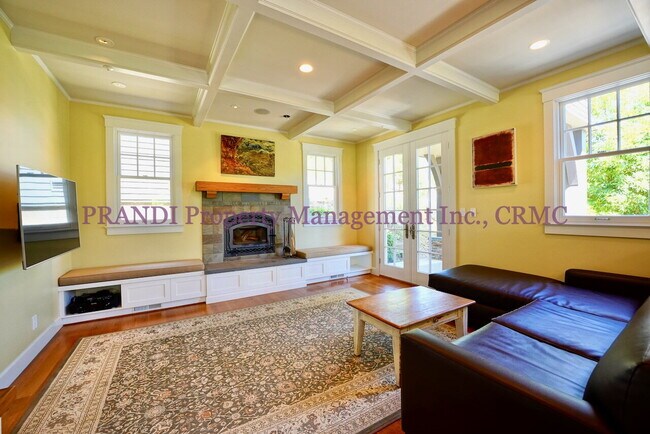 Building Photo - Majestic Custom-Designed Five-Bedroom Esta...