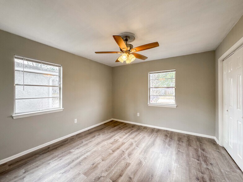 Building Photo - 1122 N Natchez Dr