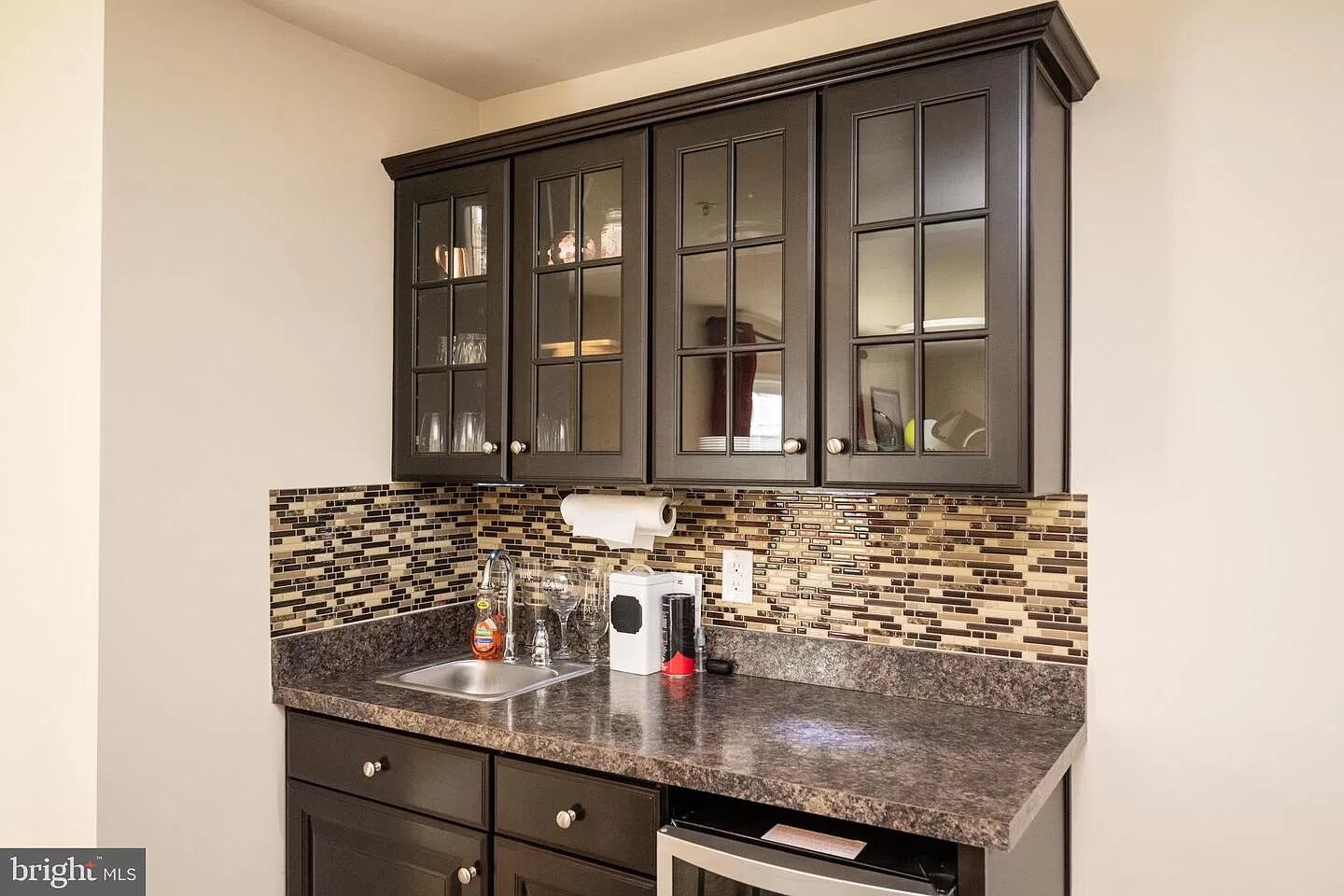 1st floor - wet bar - 25239 Laureldale Ter