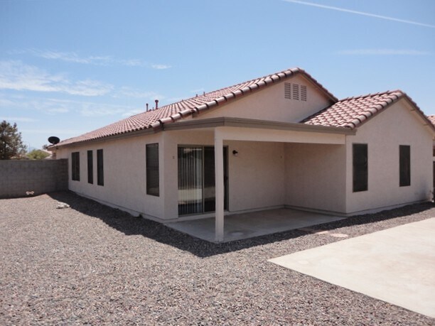 Building Photo - 9222 W Elm St