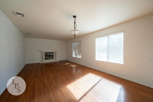 Building Photo - Gated Fresno NW Home, 3BR/2BA, in CUSD - L...